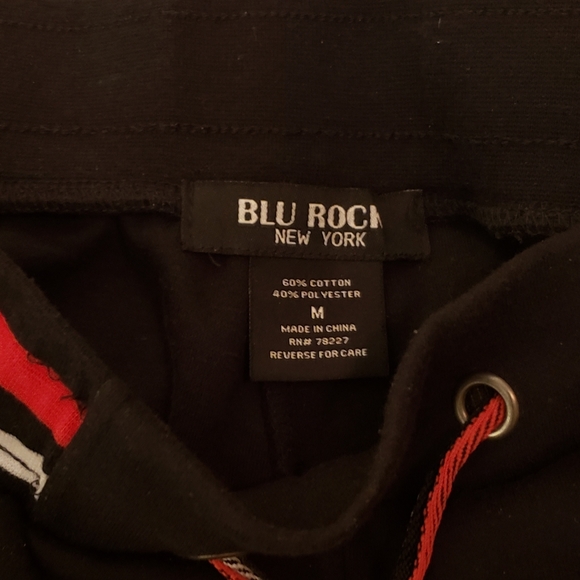 Men's shorts,black/red stripe,size 30,drawstring waist,zipper pockets - Picture 4 of 9